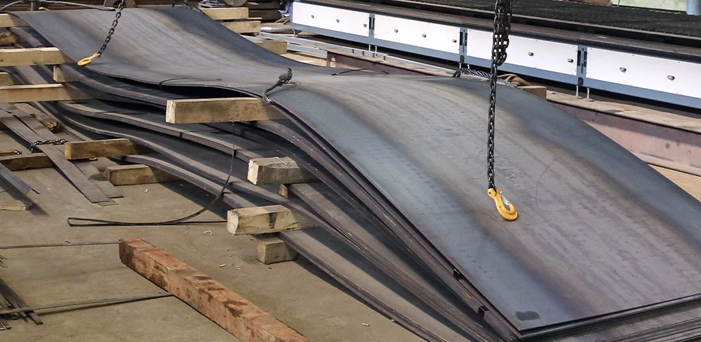 Из какой стали делают опоры освещения, и почему в Сочи и Норильске они разные?